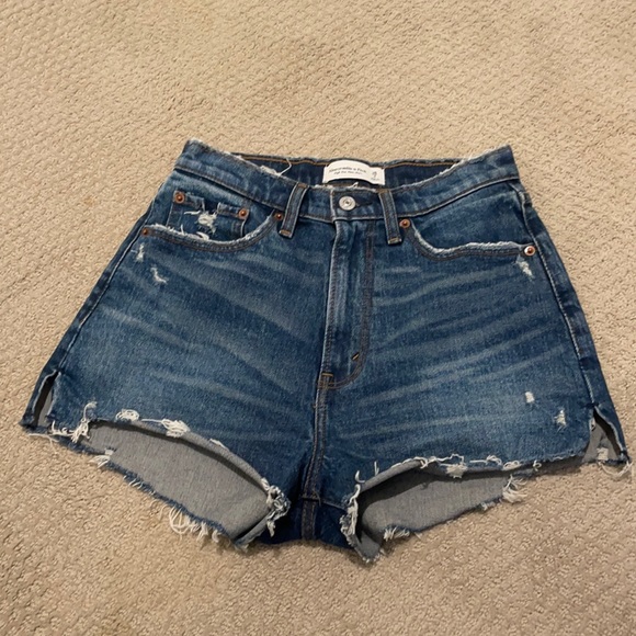 Abercrombie & Fitch Pants - Abercrombie high rise mom shorts